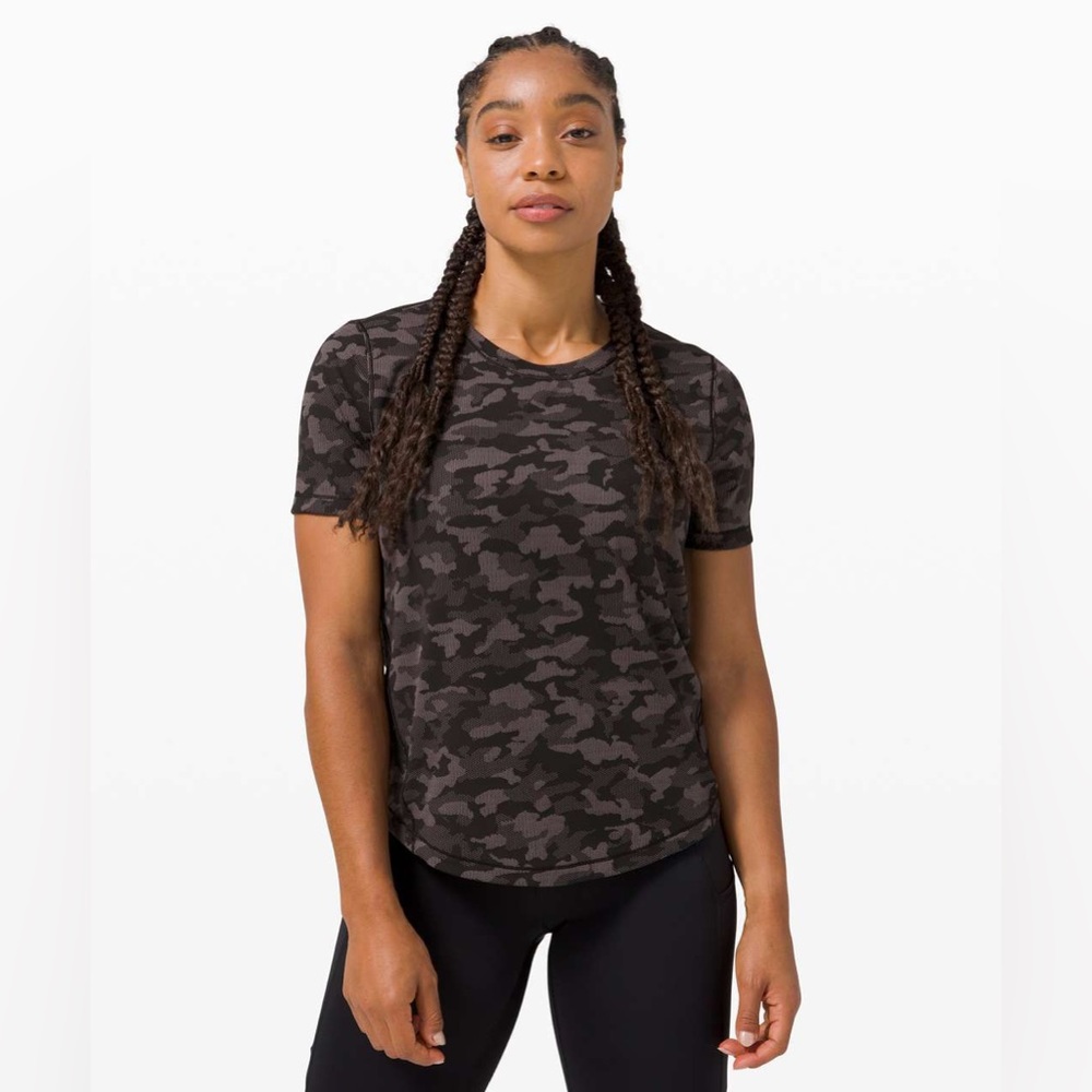Lululemon Long Distance Short Sleevein Heritage Camo. Size 8. Pristine.